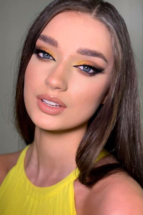 Makeup Ideas For A Yellow Dress, Eyeshadow Looks For Yellow Dress, Summer Dress Makeup, Eyeshadow With Yellow Dress, Makeup Looks For A Yellow Dress, Makeup That Goes With Yellow Dress, Eye Makeup With Yellow Dress, Simple Yellow Makeup Looks, Brown And Yellow Eyeshadow