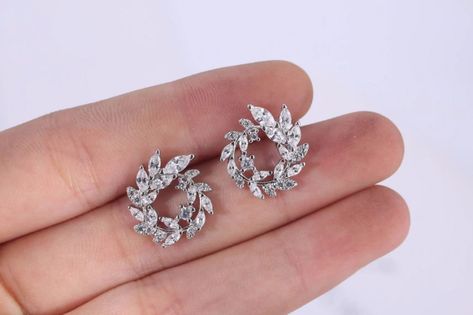 These white crystal studs make perfect gift because of its universal size and design! 🔖 DETAILS OF ITEM – Material: High Quality Solid 925 Sterling Silver – Length: 14 mm / 0.55 Inch – Width: 14 mm / 0.55 Inch – Closure: Push-back – Side Stone: Crystal 🎁 PACKAGING All orders come in our pretty packaging that is gift-ready. 📦Ready to ship 1-3 days Delivery speed: ◽North America: 7-21 business days ◽Europe: 10-25 business days TO GET TO MY SHOP: https://www.etsy.com/shop/jewelryYSG9 Rhinestone Earrings Studs, Souvenir Wedding, Friendship Jewelry, Hot Jewelry, Crystal Stud Earrings, Rhinestone Studs, Earring Type, White Crystal, Silver Rhinestone