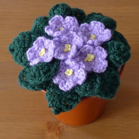 African+Violets+Crochet+Pattern+Free | African Violets Free Crochet Pattern This is fantastic! I can't ... Crocheted Flower, Crochet Cactus, Crochet Plant, Crochet Vintage, African Violet, Knitted Flowers, Flower Motif, Crochet Flower Patterns, African Violets