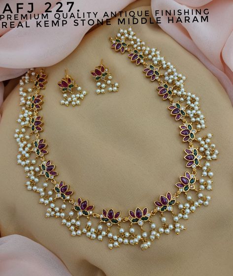 Pearl Sets Jewellery, Pearl Sets Jewellery Indian, Minimalist Accessories Jewellery, Lotus Wedding, Wedding Jewellery Set, Fashion Jewelry Necklaces Gold, Simple Necklace Designs, Wedding Jewelry Sets Bridal Jewellery, Indian Wedding Jewelry Sets