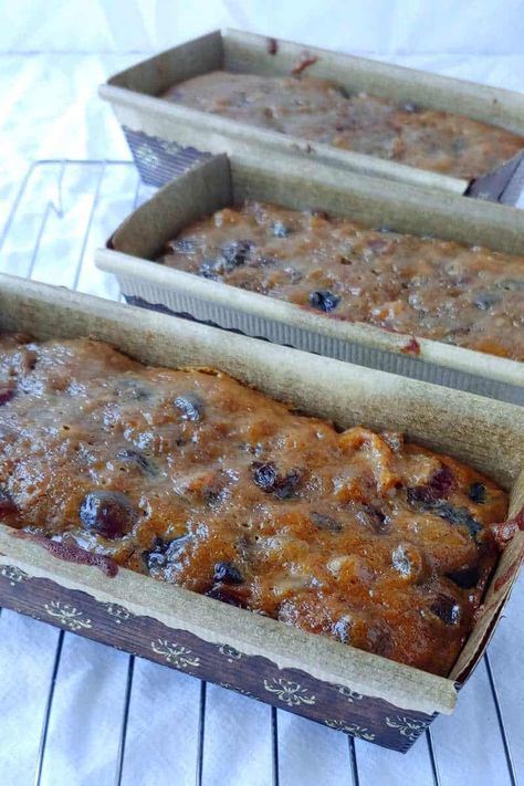 Boozy Fruit, Best Fruitcake, Fruit Cake Recipe Easy, Fruit Cake Recipe Christmas, Fruit Cake Christmas, Fruitcake Recipes, Alton Brown, Spice Cake, Fruit Cake