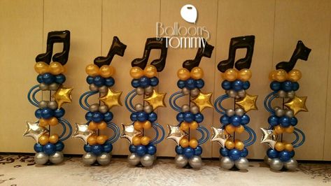 Music note balloon columns. This is a great option for music events! | Balloons by Tommy | #balloonsbytommy Music Theme Balloon Decoration, Music Note Balloons, Music Balloons, Music Centerpieces, Broadway Theme, Balloon Pillars, Balloon Tower, Music Themed Parties, Balloon Arrangements