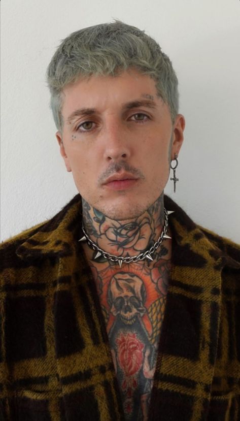 Olly Sykes, Oliver Sykes Tattoos, Metal Hairstyles, Ollie Sykes, Oliver Skyes, Metalcore Style, Emo Princess, Emo Boyfriend, Metal Boy