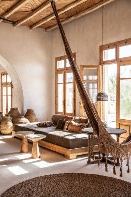 SCORPIOS Straw Bale House, Desain Pantry, Lots Of Windows, Cob House, Bohemian Interior, Natural Home Decor, Cool Ideas, Style At Home, A Living Room