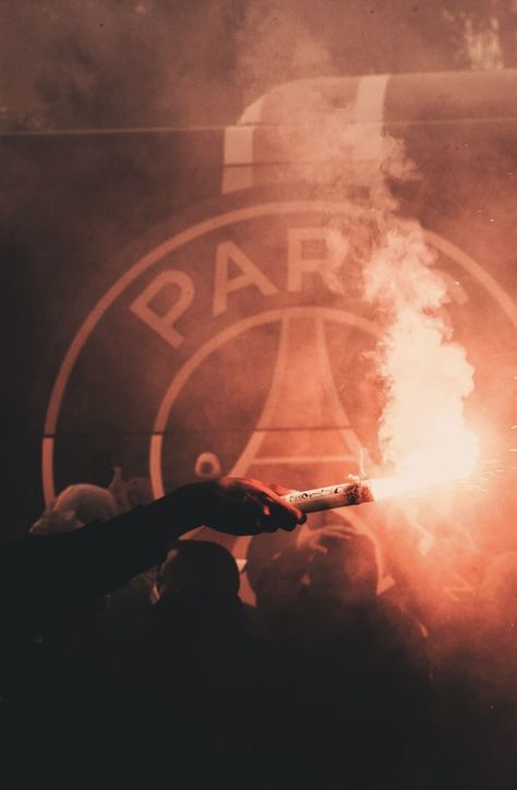 Paris Saint Germain Aesthetic, Soccer Photography, Football Wallpapers, Football Stadium, Skyline Gtr, Nike Wallpaper, Athletic Clubs, Football Stadiums, Football Wallpaper