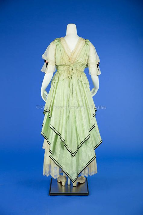 1915-1916 Green Taffeta Dress. Fashion2Fiber; Ohio State University 1916 Dress, 1916 Fashion, Dress 1900, Edwardian Gowns, Artistic Clothing, Fashion 1910, Historical Dress, 1910s Fashion, 20th Century Fashion