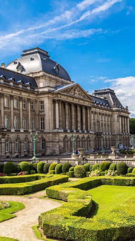 Royal Palace Of Brussels, Royal Palace Exterior, Royal Palace Aesthetic, Mega Castle, Clasic Houses, German Palaces, Castle House Plans, French Palace, Dream House Mansions