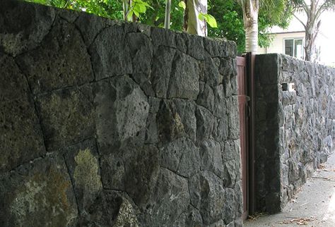 Another volcanic stone wall. Volcanic Stone Wall, Nature Homes, Retreat Design, Stone Fence, Hawaiian Design, Hawaiian Homes, Hawaiian Designs, Boundary Walls, Stone Masonry