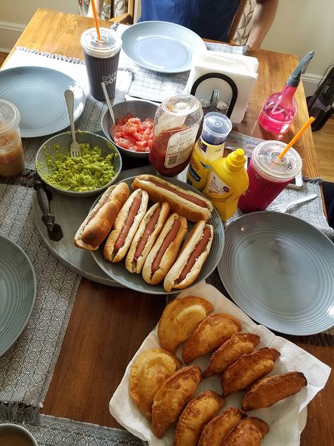 [Homemade] Chilean breakfast. Chilean Breakfast, Breakfast Food Recipes, Chilean Food, Catholic Aesthetic, Chilean Recipes, Minecraft Decorations, Morning Breakfast, Food Images, Breakfast Food