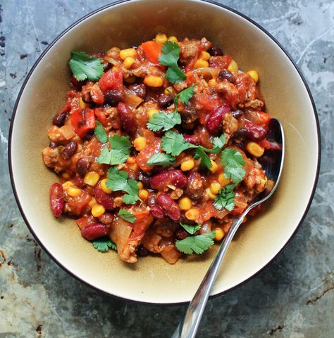 Warm Recipes, Chili Healthy, Meals Under 400 Calories, Corn Chili, Chili Recipe Healthy, Turkey Chili Healthy, Chili Beans, Healthy Chili, Comforting Soup