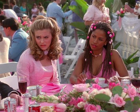 Cher And Dionne, Arte Glitter, Clueless Aesthetic, Clueless 1995, Cher Horowitz, Clueless Outfits, 2000s Aesthetic, Kevin Hart, Best Duos