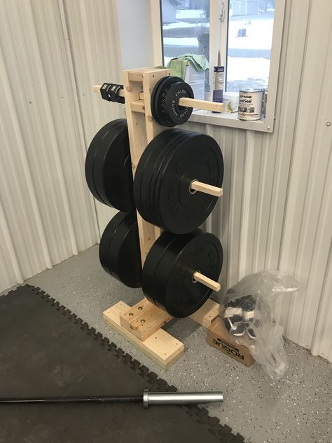 Diy Gym Storage Ideas, Diy Gym Storage, Diy Weight Rack, Weight Stand, Gym Rack, Home Made Gym, Home Gym Basement, Gym Storage, Diy Gym Equipment