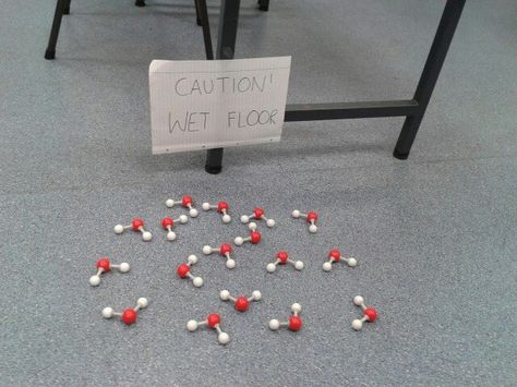 Caution! Wet floor (H2O molecules)... this tickled me. xD Humour Geek, Nerdy Jokes, Science Puns, Chemistry Humor, Nerd Jokes, Chemistry Jokes, Science Nerd, Nerd Humor, Wet Floor