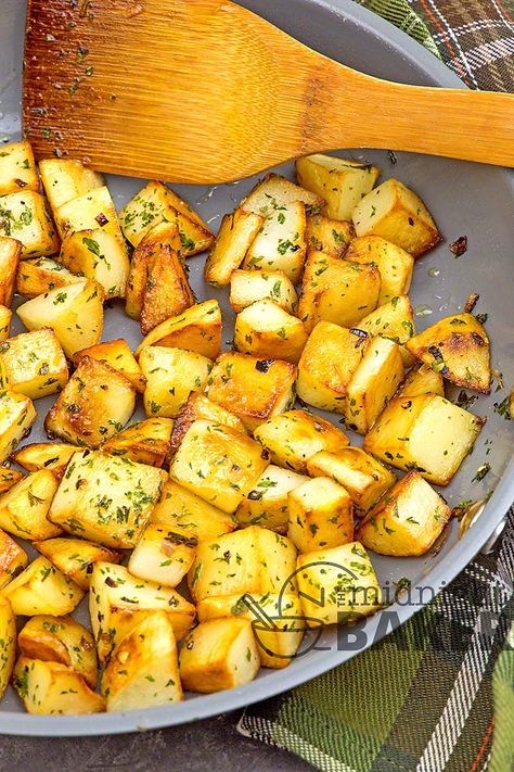 Sauteed Potatoes Recipes, Potato Sauteed, Quick Potato Recipes, Sautéed Potatoes, Sauteed Potatoes, Blackstone Recipes, Easy Mediterranean Diet Recipes, Dinner Side, Vegetarian Sides