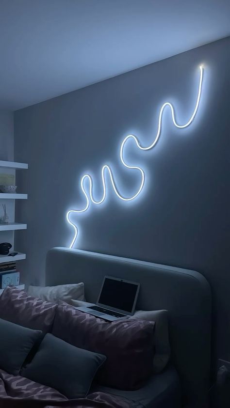 Aesthetic Room Ideas For Teen Boys, Neon Strip Light Wall Design, Neon Lights Bedroom Aesthetic, Aesthetic Lamps Bedroom, Bed Room Lights, Bedroom Ideas Lights, Led Lights Bedroom Aesthetic, Inspiring Room Decor, Dark Blue Rooms