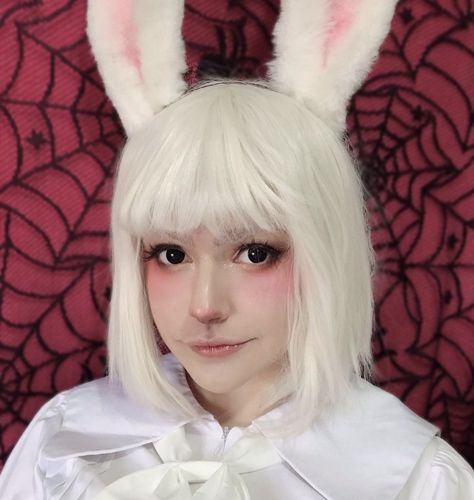 Bunny Cosplay Makeup, Bunny Rabbit Makeup Halloween, Make Coelho, Bunny Costume Makeup, Bunny Makeup Look, White Rabbit Makeup, Rabbit Makeup, Alice In Wonderland Makeup, Bunny Makeup