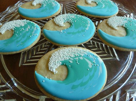 Waves~so strikingly simple and beautiful Wave Cookies, Moana Cookies, Moana Movie, Moana Cake, Beach Cookies, Halloween Cookies Decorated, Moana Party, Moana Birthday, Summer Cookies