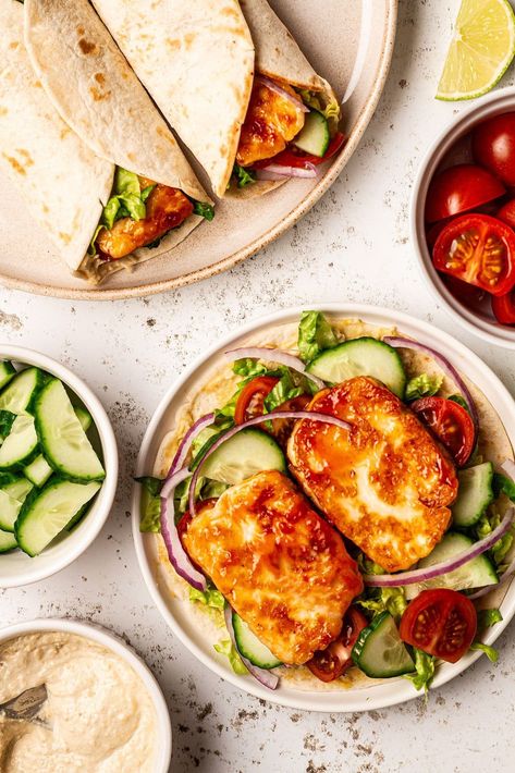 These easy Halloumi Wraps are ideal for a quick meal or as a cold snack on the go. Budget friendly and delicious, they take about 10 minutes to make. Blw Dinner, Vegan Halloumi, Cooking Halloumi, Cold Snack, Sticky Sauce, High Protein Vegetarian Recipes, Meat Free Monday, Sweet Chilli Sauce, Main Course Recipes