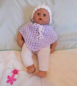 Marianna's Lazy Daisy Days: Poncho for her Baby Doll too! Toddler Poncho, Annabelle Doll, Small Baby Dolls, Crochet Doll Clothes Free Pattern, Baby Alive Doll Clothes, Baby Doll Clothes Patterns, Knitting Dolls Clothes, Baby Doll Pattern, Dolls Clothes Diy