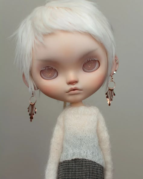 Blythe Dolls Custom, Custom Blythe Dolls, Blythe Eyelids, Japanese Cartoon Characters, Customization Ideas, Funky Makeup, Dolly Doll, Art Toys Design, Doll Plushies