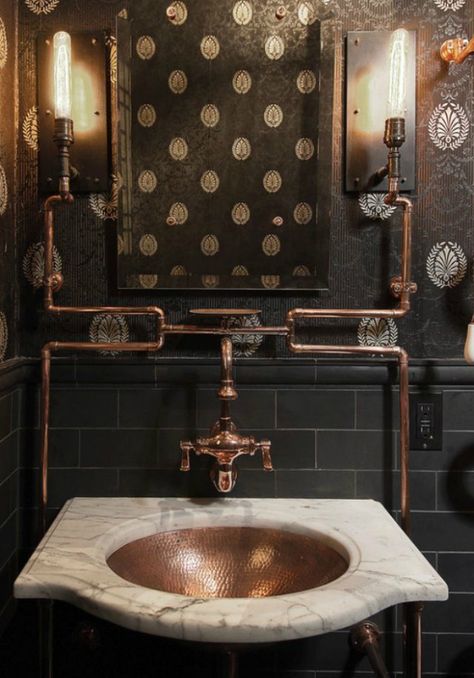 20 Bathroom Designs With Vintage Industrial Charm Baie Vintage, Industrial Vintage Decor, Décor Steampunk, Steampunk Bathroom, Industrial Bathroom Decor, Industrial Bathroom Design, Steampunk Interior, Design Interior Baie, Classic Room