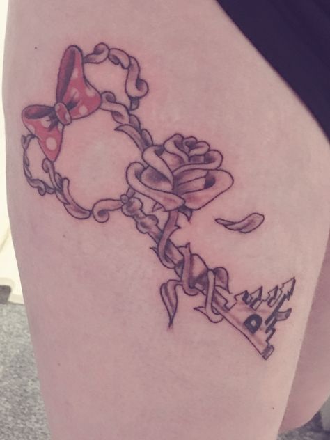 #disney #tattoo #disneytattoo #thightattoo Disney Tattoo, Disney Tattoos, Thigh Tattoo, Art Drawings, Tattoos, Disney, Drawings, Art