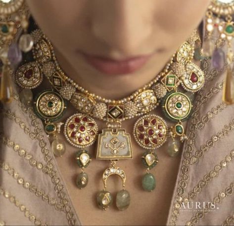 Luxurious necklace designs for summer wedding – The Odd Onee Aurus Jewels, Tanishq Jewellery, Locket Ideas, Fashion Jewelry Necklaces Gold, Kundan Jewellery Bridal, Pendant Locket, Modern Gold Jewelry, Antique Jewellery Designs, Diamond Necklace Designs