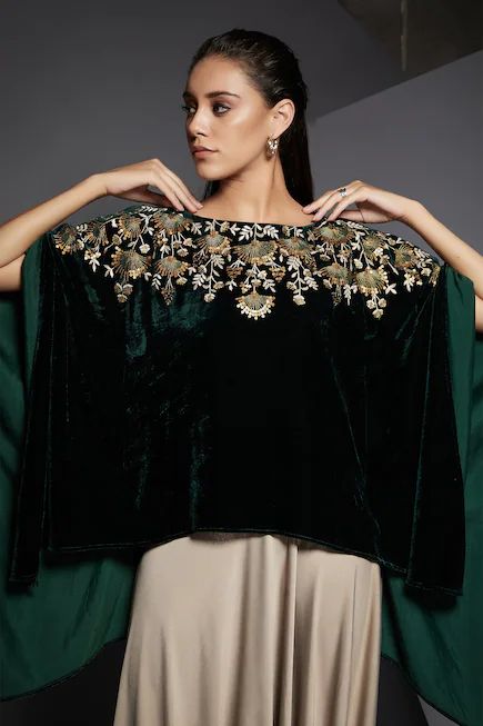 Embroidered Velvet Cape Top Cape Top, Shadi Dresses, Cape Tops, Velvet Cape, Pakistani Style, Blouse Embroidery, Cord Set, Embroidered Velvet, Fancy Dresses Long