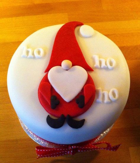 Gonk Cake Ideas, Fondant Christmas Decorations, Christmas Cake Fondant Decorating Ideas, Gonk Christmas Cake, Christmas Cake Designs Fondant, Gonk Cake, Christmas Cake Ideas Fondant, Simple Christmas Cake Decorations, Simple Christmas Cake Designs