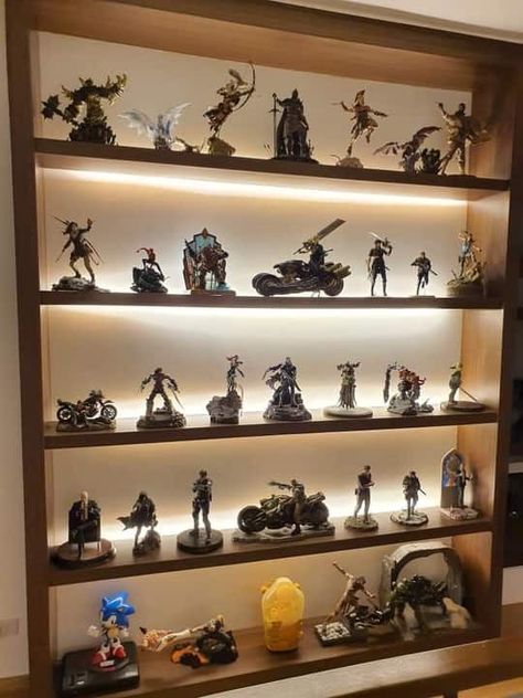 Display Cases For Action Figures, Amiboo Display, Display Figurines Ideas, Collector Display Ideas, Figurine Shelves, Collectible Display Ideas, Display Shelves For Collectables, Memorabilia Display Ideas, Action Figure Display Ideas