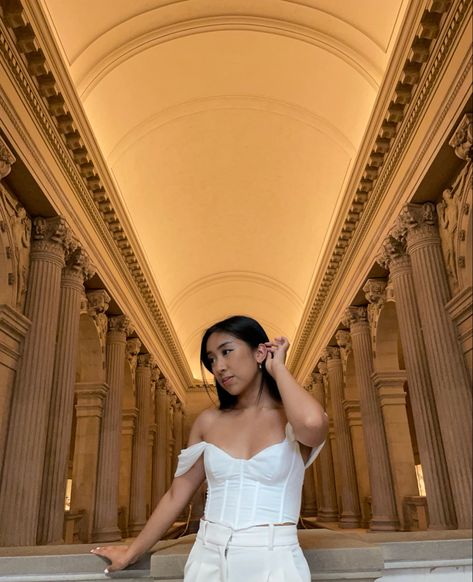 Filipino, Asian, Girl, Fashion, Instagram, Pose, Aesthetic, MET, New York The Met Museum Picture Ideas, Metropolitan Museum Of Art Photoshoot, Met Pictures Ideas, Art Museum Senior Pictures, Museum Senior Pictures, Met Museum Photoshoot, Museum Instagram Pictures, Museum Pose Ideas, Museum Picture Ideas