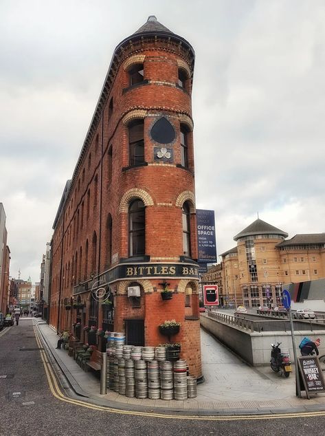 Top 7 Instagram-mable spots & things to do in Belfast - Ireland Belfast Ireland Aesthetic, Belfast Aesthetic, Things To Do In Belfast, Northern Ireland Travel, Ireland Aesthetic, Belfast Ireland, Titanic Museum, Belfast City, City Trip