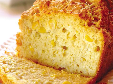 Perfect for dipping in a piping hot soup! Mealie Bread, Quick Cornbread, Flavored Coffee Recipes, Fall Coffee Recipes, Coffee Recipes Hot, Suid Afrikaanse Resepte, South African Dishes, African Foods, Hot Cocoa Recipe