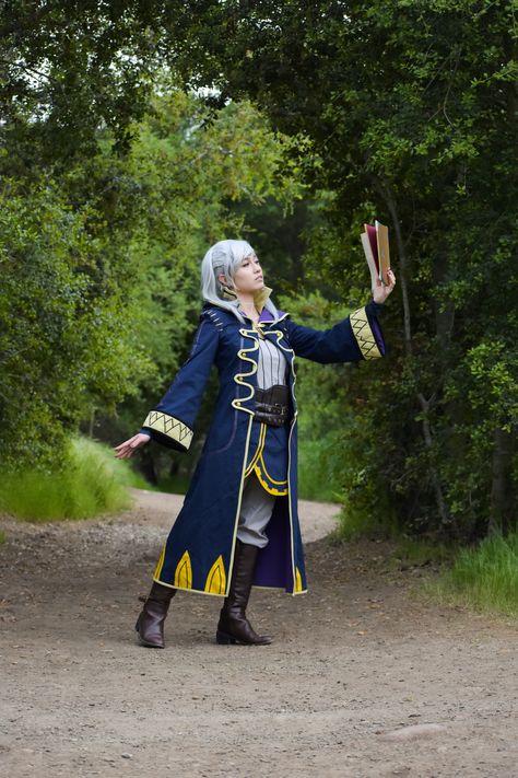 ⚡️Robin from Fire Emblem Awakening⚡️  Cosplay account: @kisatta on Instagram Robin Fire Emblem, Fire Emblem Cosplay, Robin Cosplay, Fire Emblem Awakening, Cosplay Outfits, Fire Emblem, Pose Reference, Princess Zelda, Dress Up