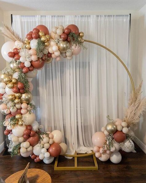 Gold Ring Backdrop With Balloons, Gold Circle Balloon Backdrop, Balloon Garland On Round Stand, Round Backdrop With Balloons And Flowers, Balloon Arch Round Backdrop, Wedding Backdrop Reception Balloons, Bridal Shower Round Backdrop, Balloons On Round Arch, Wedding Ring Backdrop