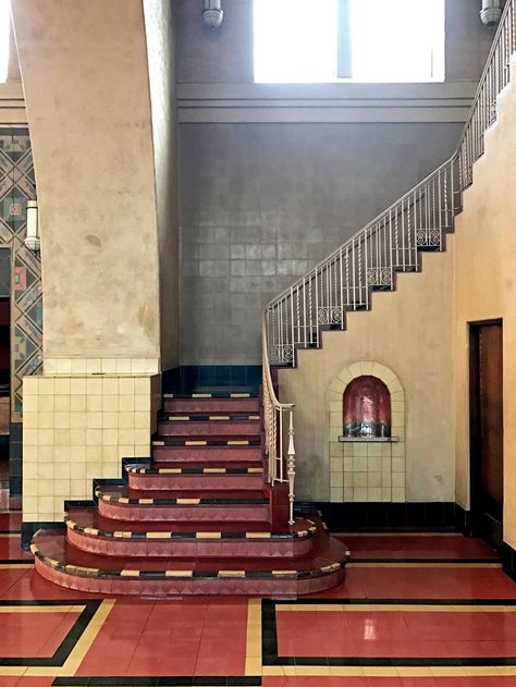 Union Station's Fred Harvey Room is officially restored - Curbed LA Interior Art Deco, Harvey House, Art Deco Floor, Colorful Room, Los Angeles Design, Art Deco Buildings, Interior Stairs, Art Deco Architecture, Union Station