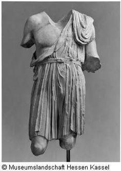 A tunic worn by men in ancient Greece. Ancient Greek Clothing, Fashion History Timeline, Greek Men, Greece Fashion, Ancient Dress, Ancient Greek Architecture, Roman Sculpture, Greek Sculpture, Greek Clothing