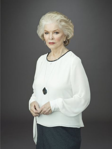 Ellen Burstyn, Star Light Star Bright, Actor Studio, Now And Then Movie, Ageless Style, Aging Gracefully, Tres Chic, Famous Celebrities, Classy Women