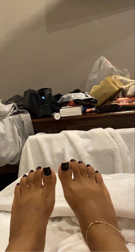 Feet Black Nail Polish, Black Acrylic Pedicure, Pedicure Ideas Acrylic, Black Gel Pedicure, Black Toes Pedicure, Matte Black Toes, Black Toe Nails Ideas, Black Toes And Nails, Black French Tips Toes