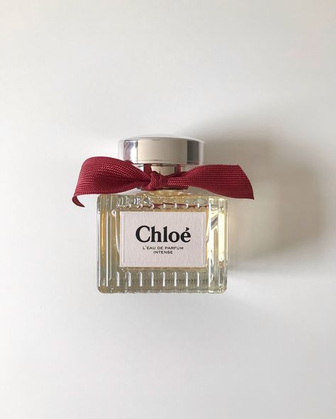 Looking for a new everyday fragrance? ✨ @chloe L’eau de Parfum Intense is an addictive floral fragrance featuring vibrant raspberry and sensual rose notes. It evokes the freshness of a morning rose, the richness of a midday bloom and the sweet accents of an evening rose. This fragrance also includes warm, woody notes, adding a cozy and slightly musky feel. A scent that is perfect for any occasion and lasts all day long. This is a new addition to my fragrance collection that I have been lovi... 2025 Wishlist, Chloe Parfum, Collection Perfume, Chloe Perfume, Holy Grail Products, Morning Rose, Skincare Blog, Perfume Lover, Woody Notes