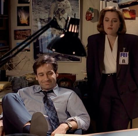 Fox Mulder And Dana Scully, Fox Mulder Aesthetic, Xfiles Aesthetic, Files Aesthetic, Mulder Scully, Fox Mulder, Dana Scully, David Duchovny, Gillian Anderson