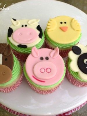 Top Farm Animal Cakes - Top Cakes - Cake Central Farm Birthday Cakes, Farm Animal Cupcakes, Farm Animal Cakes, Farm Theme Birthday, Top Farm, Farm Animals Birthday Party, Party Cupcakes, Kid Cupcakes, Farm Cake