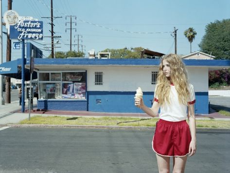 Vintage Americana Aesthetic, Gregory Crewdson, Americana Aesthetic, Edward Hopper, Vintage Americana, Trailer Park, Alfred Hitchcock, Summer Feeling, Pose Reference Photo