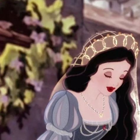 Pictures Of Snow, Queen Snow White, Long Flowing Hair, Nostalgia Art, Flowing Hair, Amazing Pictures, Pretty Clothes, The Court, Her Hair