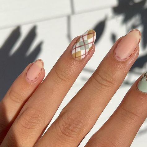 Fall Argyle Nails, Argyle Nails Designs, Argyle Nails, Brown Nails Design, Minimal Nails Art, Minimal Nails, Nails Fall, Brown Nails, Fall Nail Designs