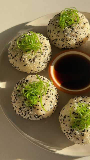 Vegan Sushi Balls, Sushi Ball, Sushi Balls, Sushi Ideas, The Best Snacks, Best Snacks, Seared Tuna, Vegan Sushi, Plant Based Cookbook