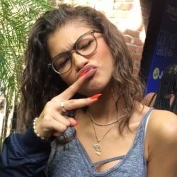 Zendaya Icons, Zendaya Maree Stoermer Coleman, Ig Account, Artists And Models, Zendaya Coleman, How To Pose, Iconic Women, Woman Crush, Celebrities Female