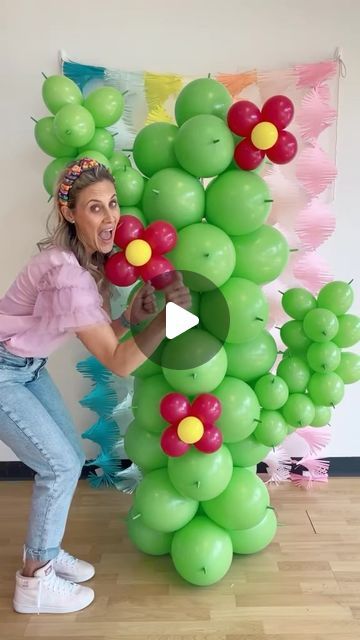 Party Hop 🎉 Balloons 🎈 on Instagram: "Who else is ready for margaritas, chips and guacamole 🥑 on Sunday, I know I am 🥳🙋🏼‍♀️
This cactus column 🌵 is so easy but makes any space festive for Cinco de Mayo. 
#cincodemayo #cincodemayoparty #fiesta🎉 #letsfiesta #cincodemayoweekend #cincodemayodecor #ballooncactus #ballooncolumns #ballooncolumn" Chips And Guacamole, Cactus Balloon, Balloon Columns, Balloon Art, Balloon Garland, Event Decor, Guacamole, I Know, Cactus