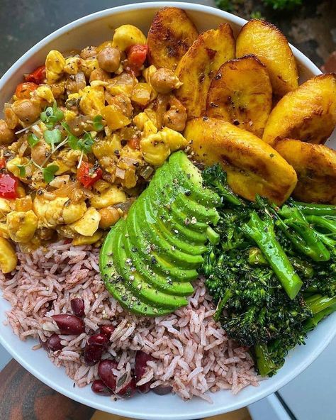 Caribbean Food Network on Instagram: “I will eat this anytime! #goodfood ・・・ There’s nothing else we want to talk about like right about now especially with this beautiful…” Avocado Dinner Recipes, Avocado Dinner, Dinner Recipes Vegan, Avocado Recipes Dinner, Rice Peas, Healthy Food Dishes, Healthy Food Motivation, Recipes Vegan, Food Recepie