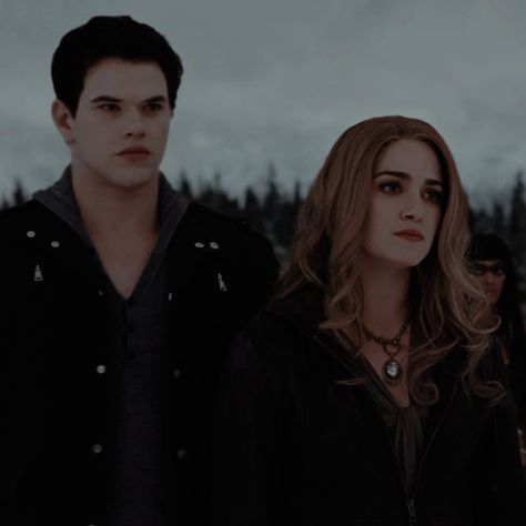 Rosalie Twilight, Twilight Cullens, Twilight Icons, Seth Clearwater, Rosalie Cullen, Emmett Cullen, Twilight Vibes, Rosalie Hale, Stephanie Meyers